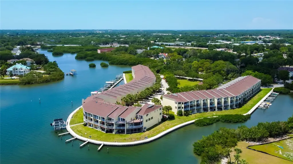 129 Brent Circle Oldsmar FL 34677