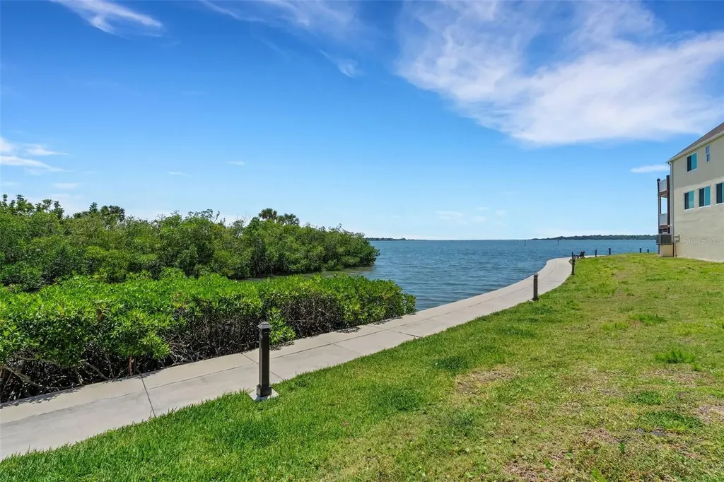 129 Brent Circle Oldsmar FL 34677