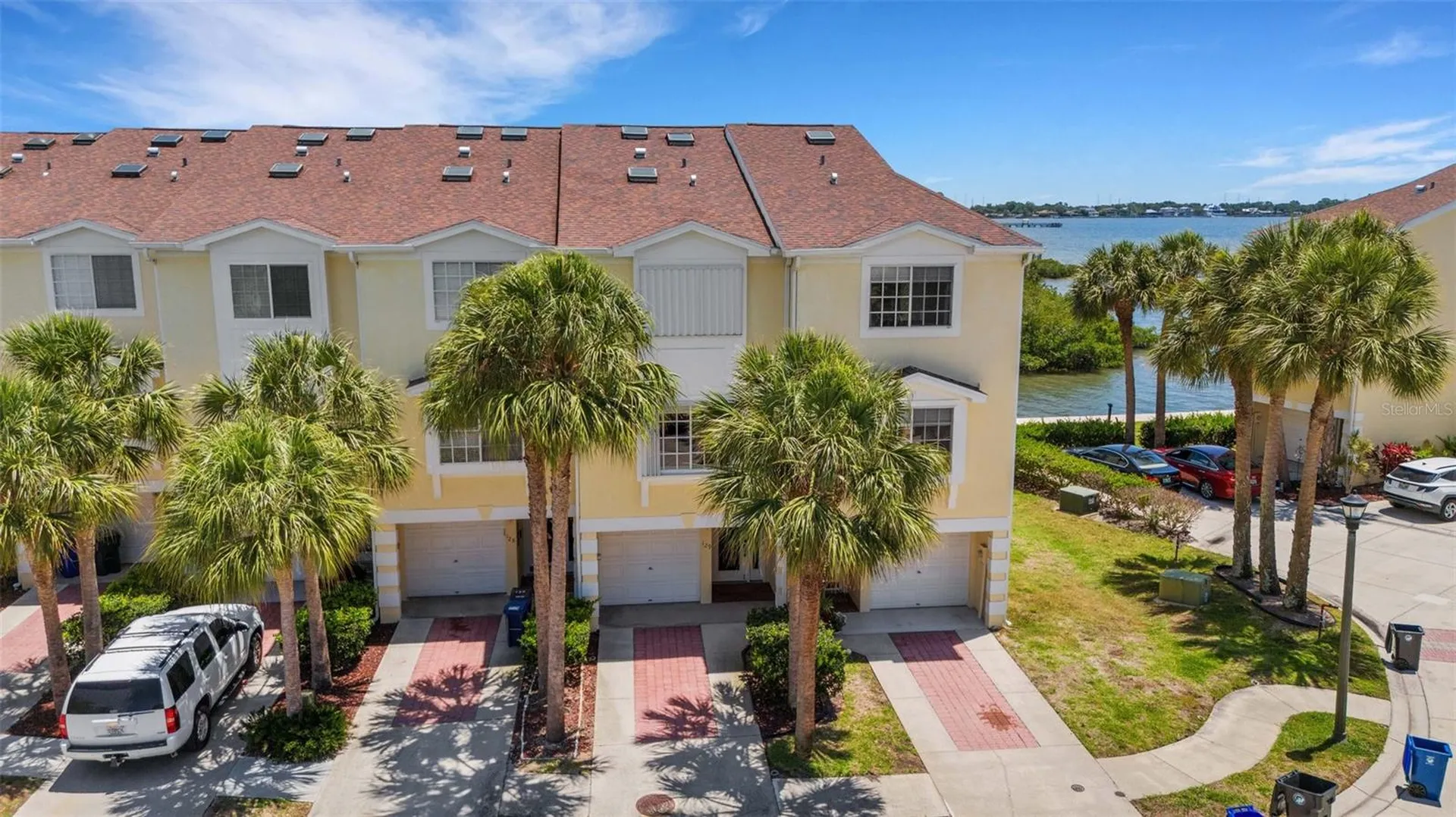 129 Brent Circle Oldsmar FL 34677