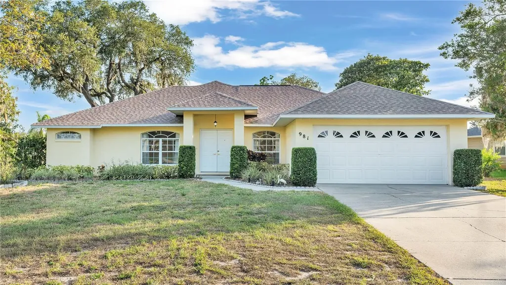 981 Country Lake Circle Lake Wales FL 33898