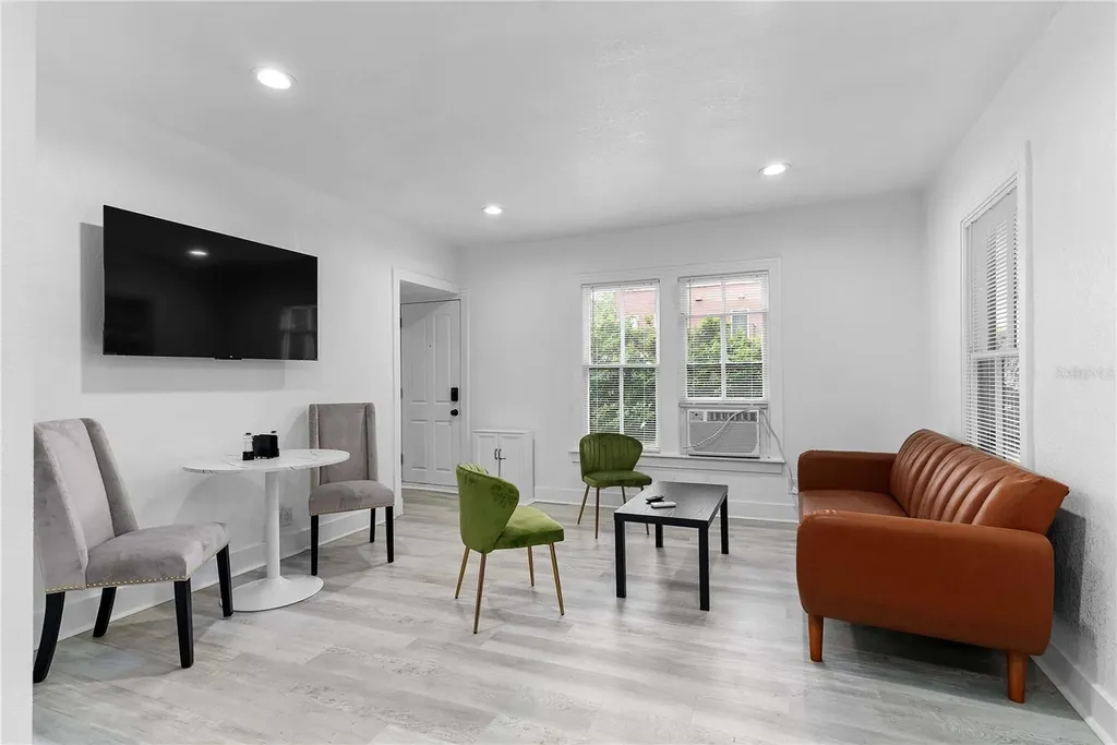 412 E Harwood Street Orlando FL 32803