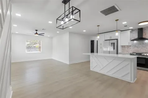 1811 Massachusetts Avenue NE St Petersburg FL 33703