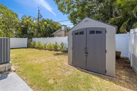 1811 Massachusetts Avenue NE St Petersburg FL 33703