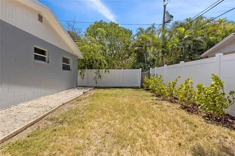 1811 Massachusetts Avenue NE St Petersburg FL 33703