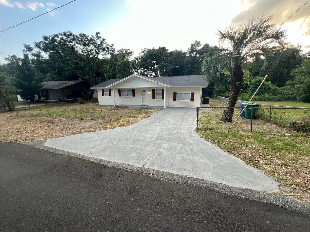 711 4th Street Wildwood FL 34785