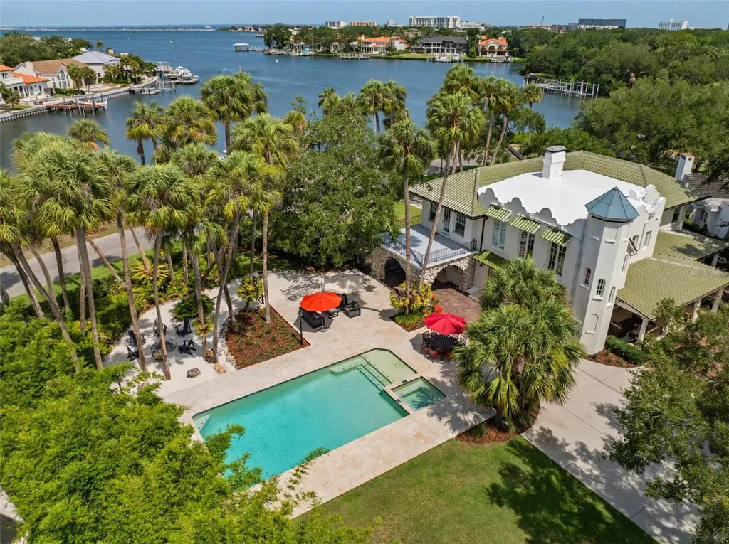 828 Bayside Drive Tampa FL 33609