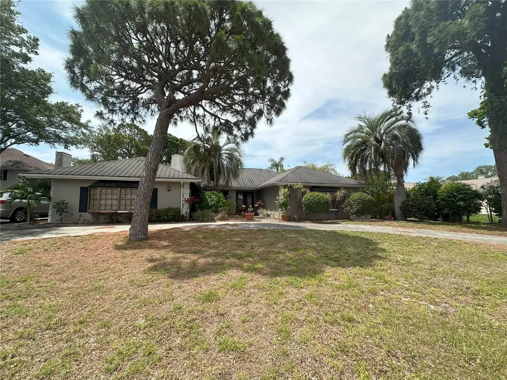 2556 Heron Lane N Clearwater FL 33762