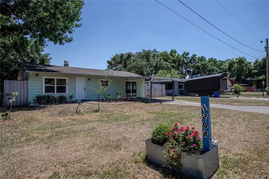 1208 Osceola Avenue Tavares FL 32778