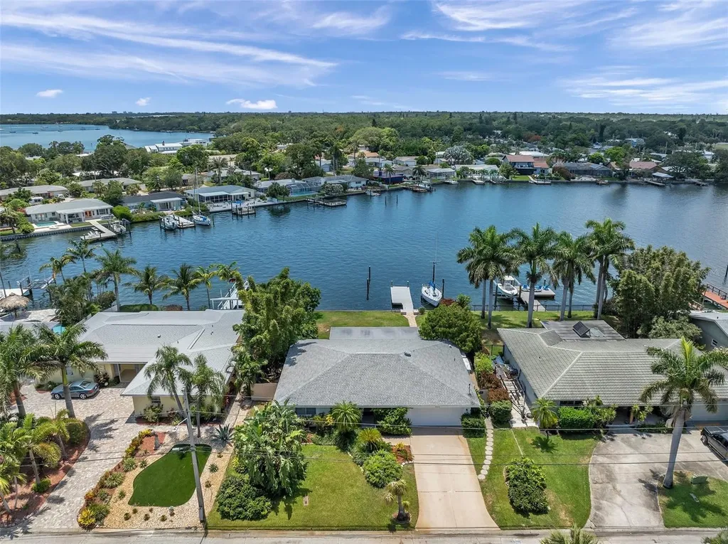 2445 W Bay Isle Drive SE St Petersburg FL 33705