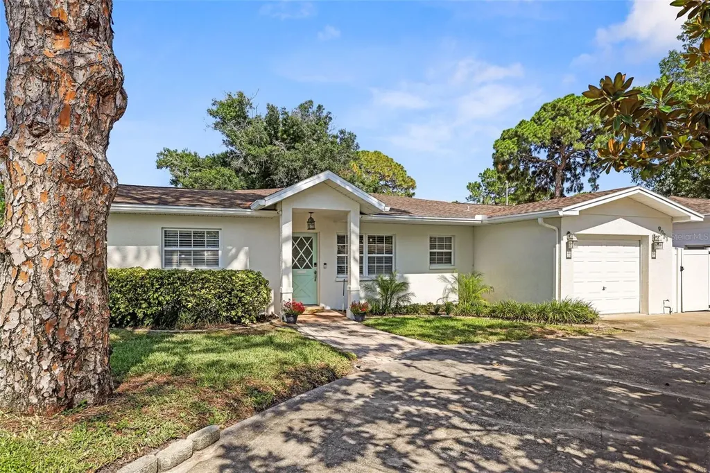 9031 2nd Street N St Petersburg FL 33702
