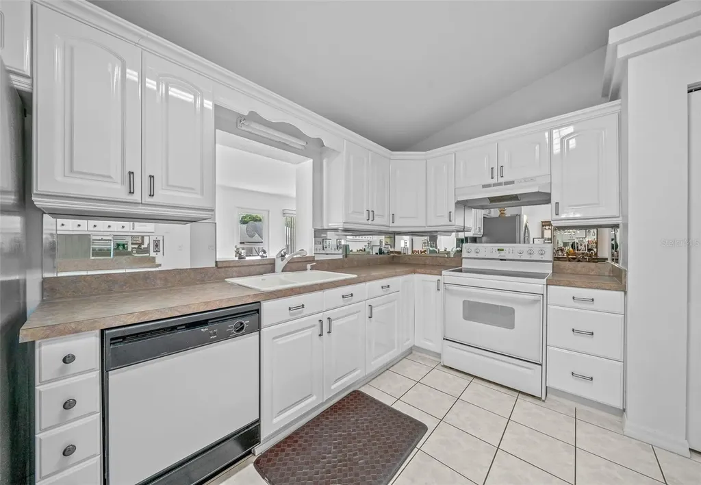 13027 NE 7th Loop Silver Springs FL 34488
