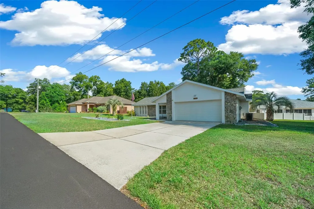 13027 NE 7th Loop Silver Springs FL 34488