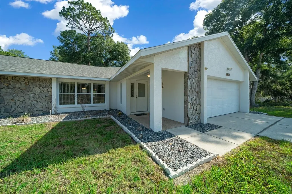 13027 NE 7th Loop Silver Springs FL 34488
