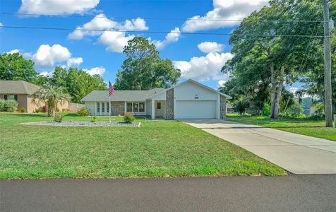 13027 NE 7th Loop Silver Springs FL 34488