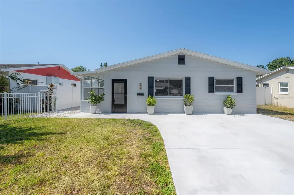 826 90th Avenue N St Petersburg FL 33702