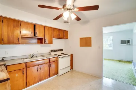 7326 12th Avenue N St Petersburg FL 33710