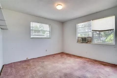 7326 12th Avenue N St Petersburg FL 33710