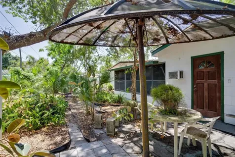 7326 12th Avenue N St Petersburg FL 33710