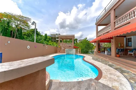 17 Calle Laderas Cayey PR 00736