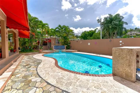 17 Calle Laderas Cayey PR 00736