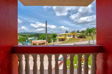 17 Calle Laderas Cayey PR 00736