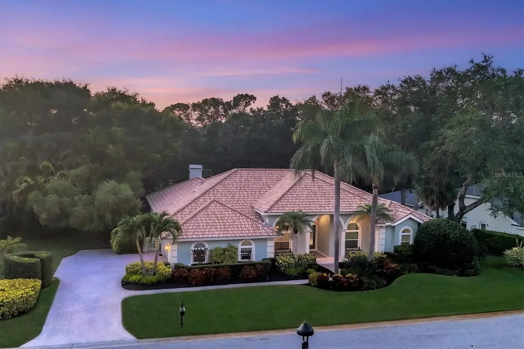 8566 Woodbriar Drive Sarasota FL 34238