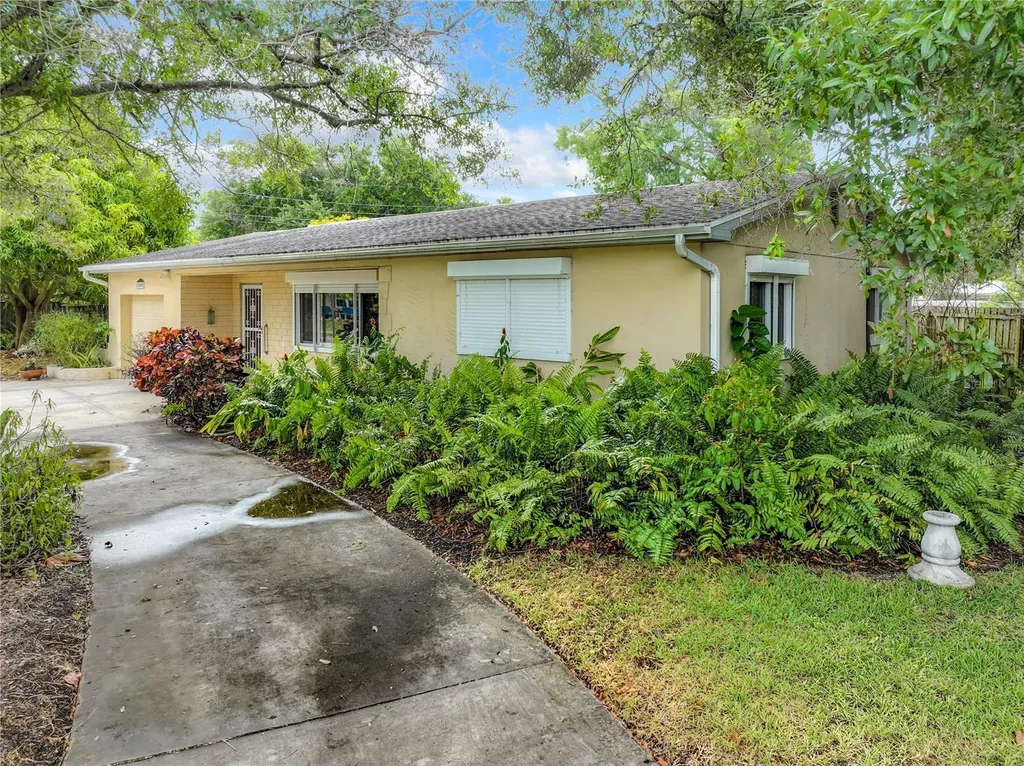 5848 40th Avenue N St Petersburg FL 33709
