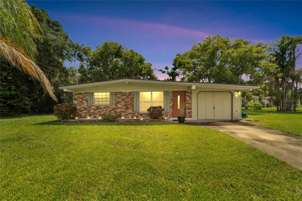 2307 N Gordon Street Plant City FL 33563