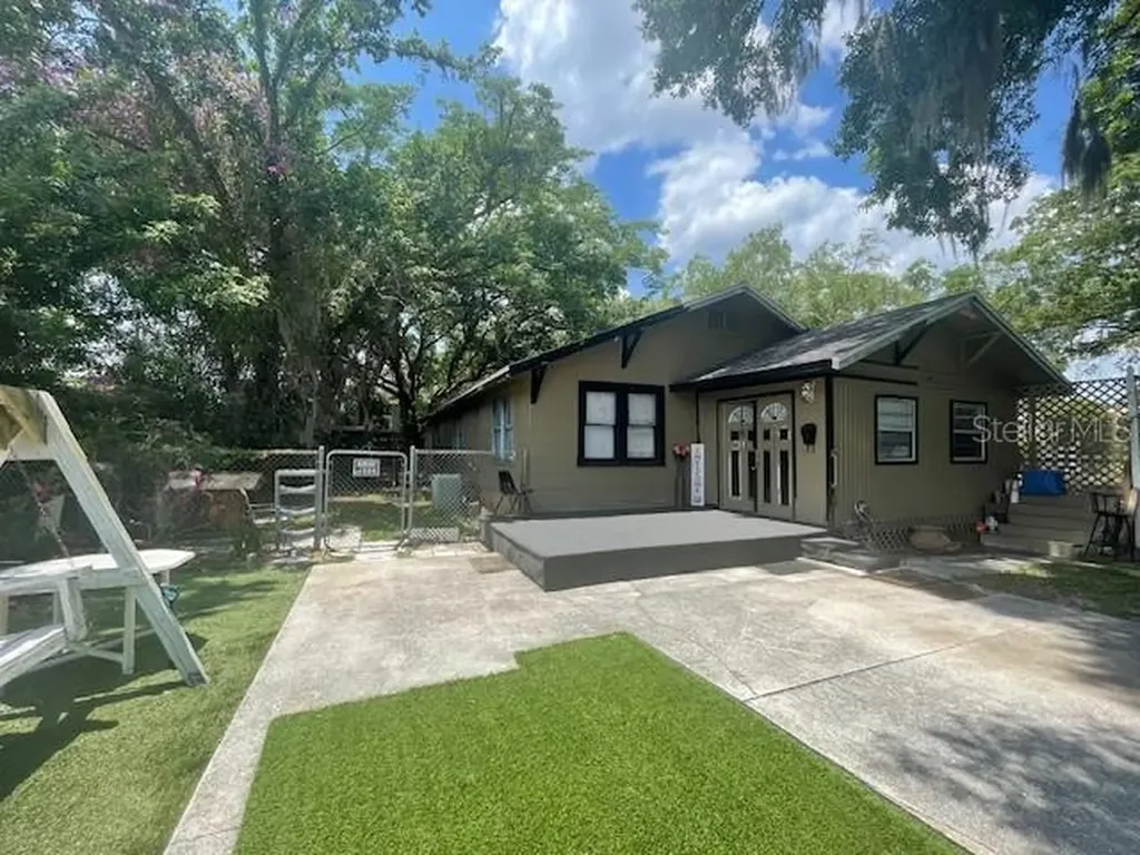 1011 N Wills Street Plant City FL 33563