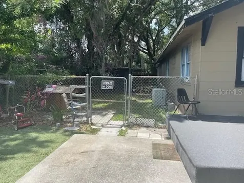 1011 N Wills Street Plant City FL 33563