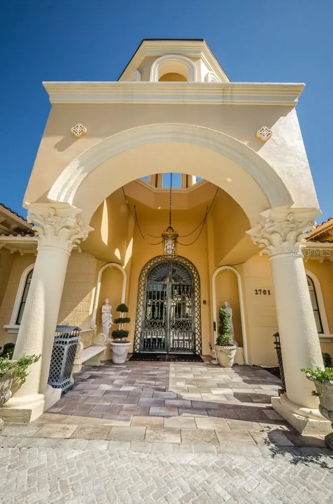 2746 Via Tivoli Clearwater FL 33764