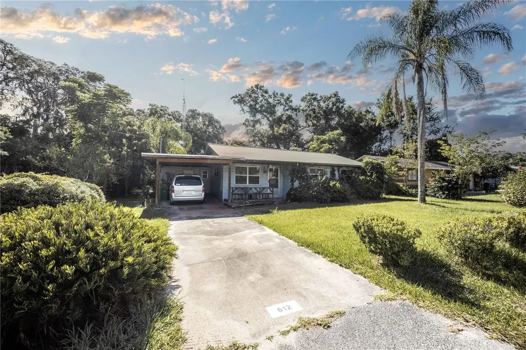 612 Stanley Avenue Wildwood FL 34785