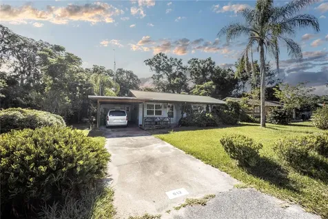 612 Stanley Avenue Wildwood FL 34785
