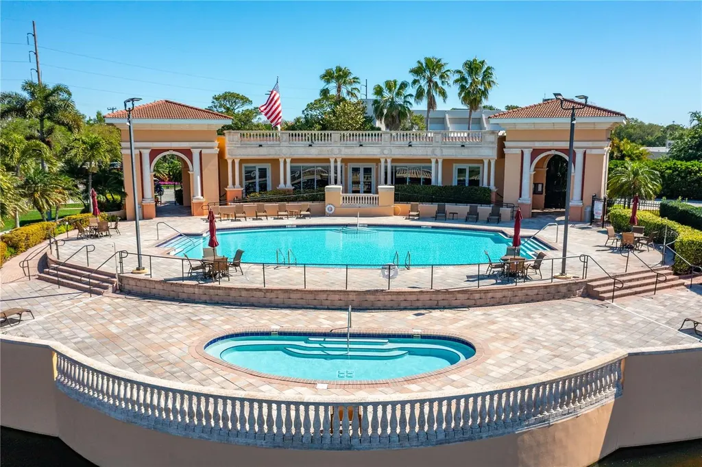 17B Franklin Court S St Petersburg FL 33711