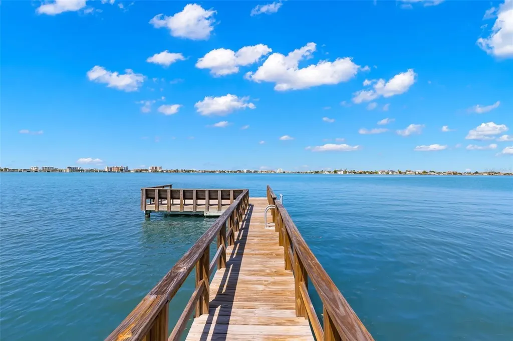 7940 Garden Drive N St Petersburg FL 33710