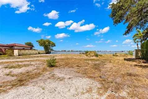 7940 Garden Drive N St Petersburg FL 33710