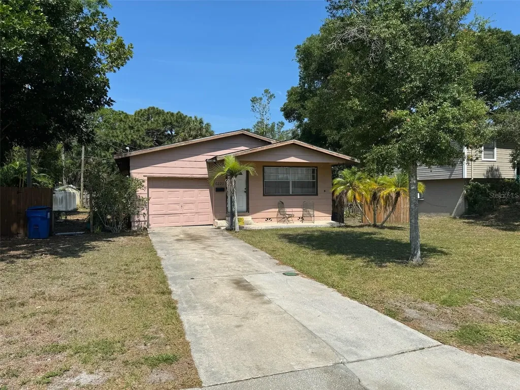 6220 Pershing Street NE St Petersburg FL 33702