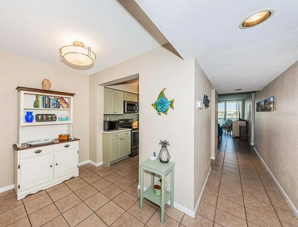 5901 Bahia Del Mar Circle St Petersburg FL 33715