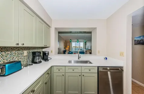 5901 Bahia Del Mar Circle St Petersburg FL 33715