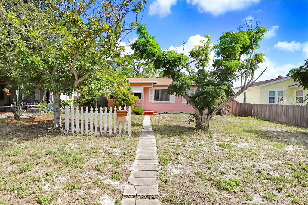 6927 3rd Avenue N St Petersburg FL 33710