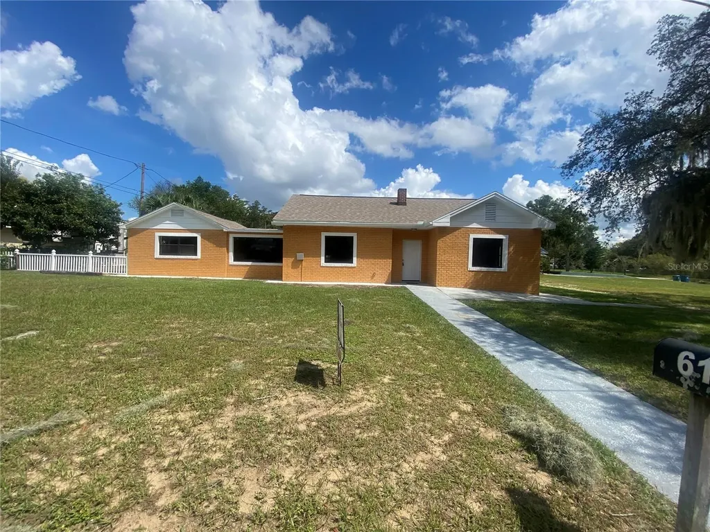 611 S 10th Street Lake Wales FL 33853
