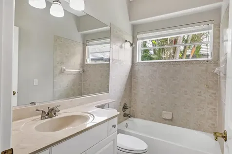 5705 Oakton Court Sarasota FL 34233