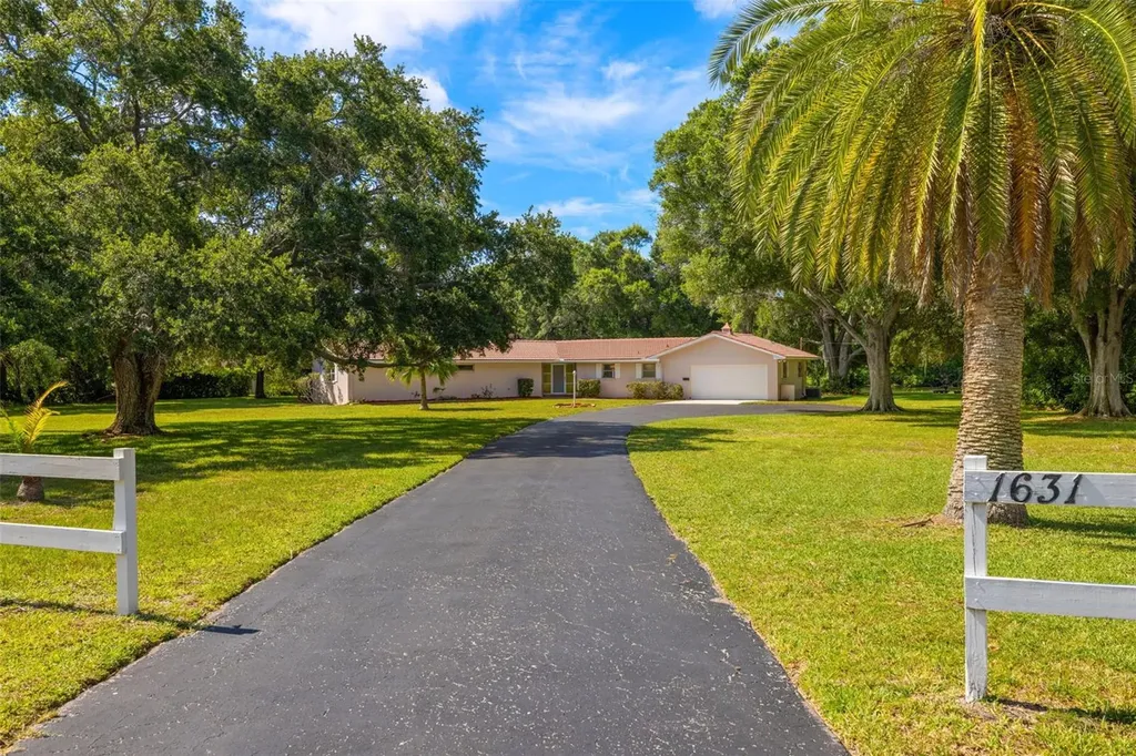 1631 Rosery Road NE Largo FL 33771