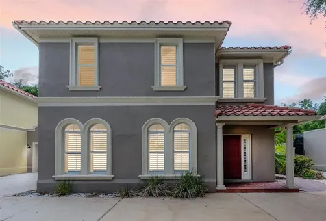 2710 W Price Avenue Tampa FL 33611