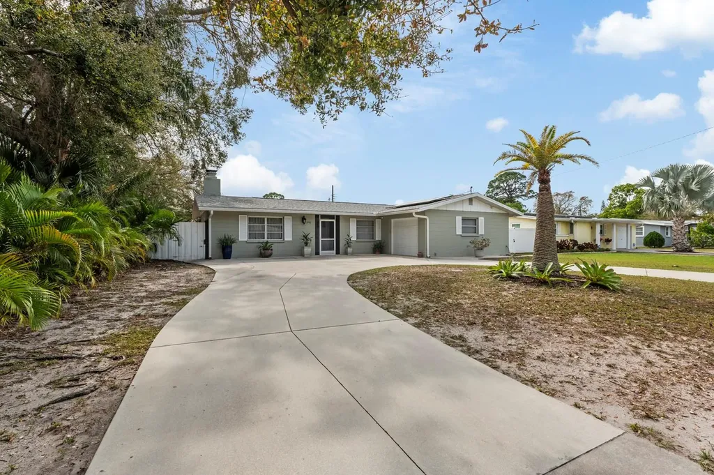 2740 Belvoir Boulevard Sarasota FL 34237