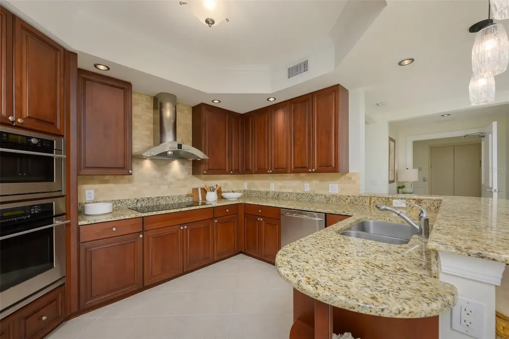 1660 Summerhouse Lane Sarasota FL 34242