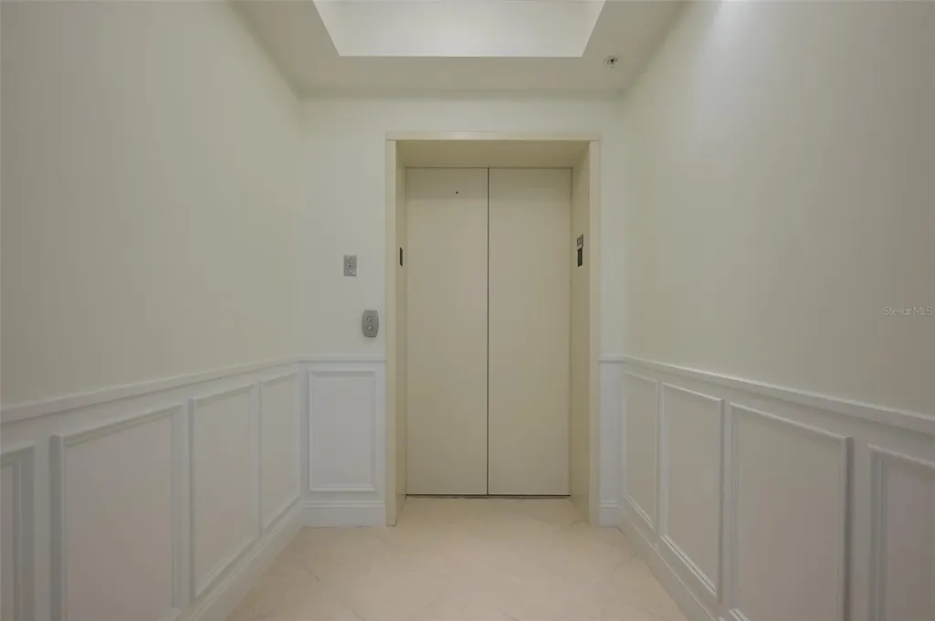 1660 Summerhouse Lane Sarasota FL 34242