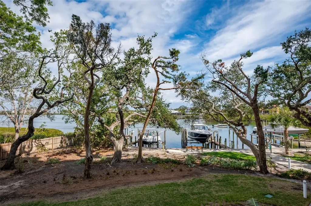 1660 Summerhouse Lane Sarasota FL 34242