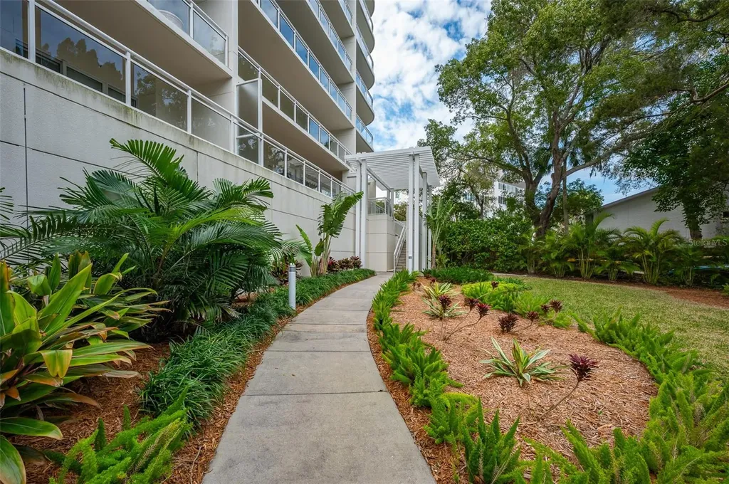 1660 Summerhouse Lane Sarasota FL 34242