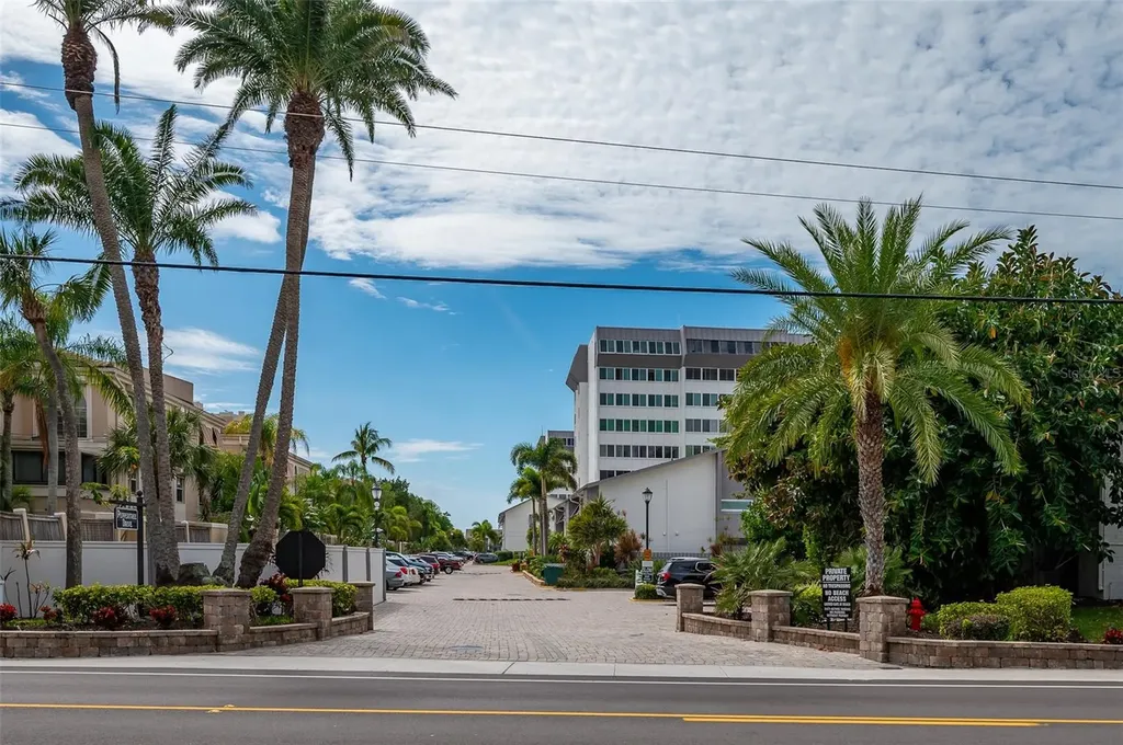 1660 Summerhouse Lane Sarasota FL 34242